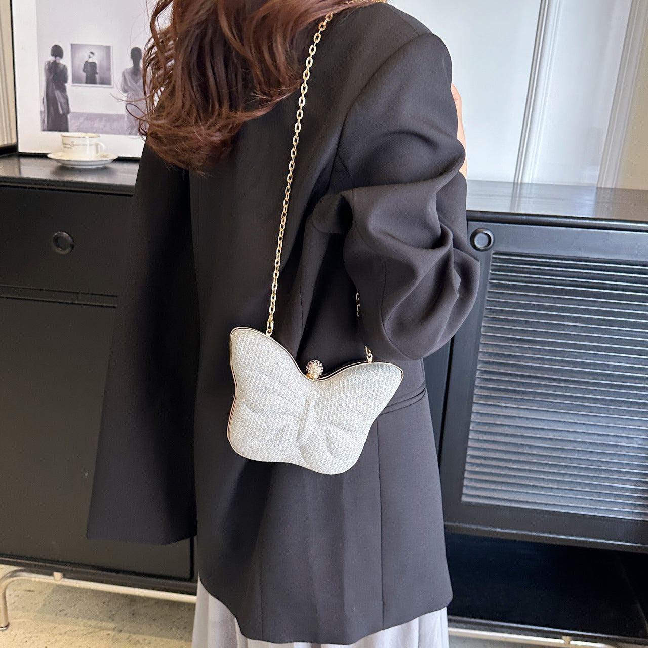 price 4.70 weight 5.47 Cute Butterfly Stripe Clipped Button Metal Women's Chain Messenger Bag