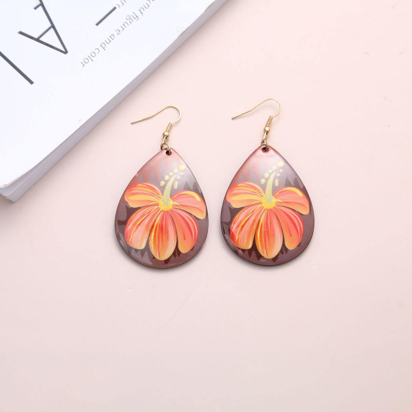 Acrylic earrings with teardrop-shaped flowers