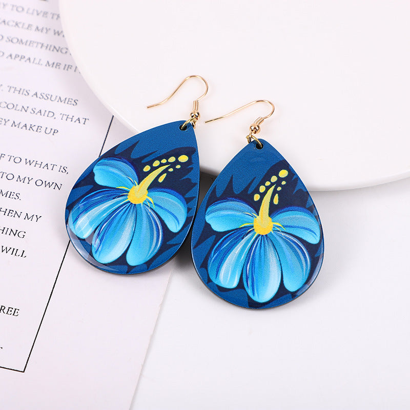 Acrylic earrings with teardrop-shaped flowers