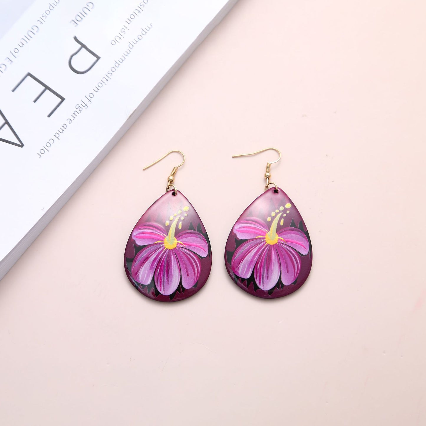 Acrylic earrings with teardrop-shaped flowers