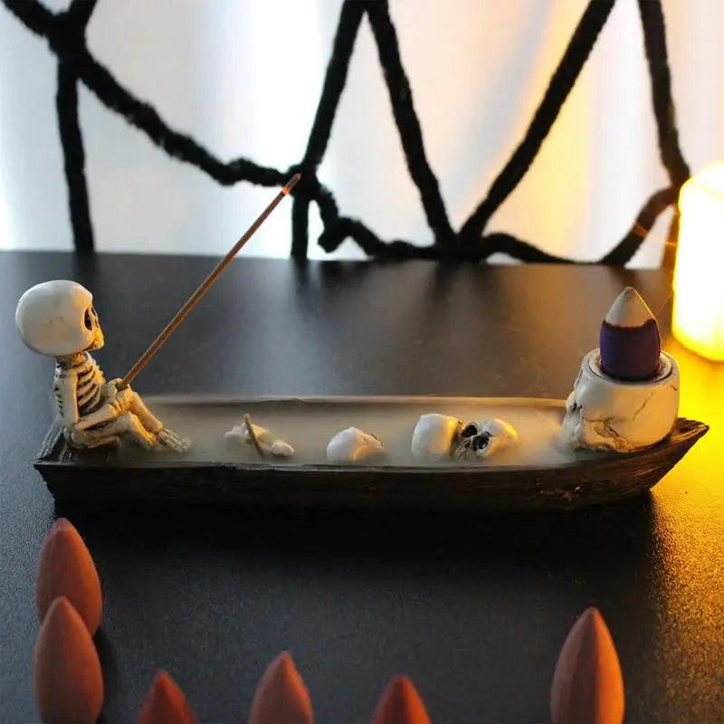 Creative Skull Incense Holder Ghost Incense Stick Tray Resin Boat Decorative Incense Holder for Study Room Bedroom Living Room