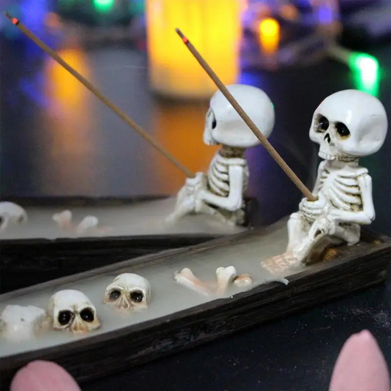 Creative Skull Incense Holder Ghost Incense Stick Tray Resin Boat Decorative Incense Holder for Study Room Bedroom Living Room