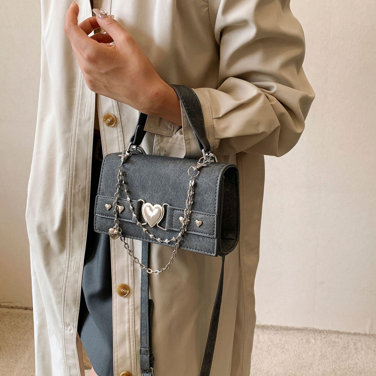 price 4.83 weight 380gWomen's Autumn Fashion Love Chain Shoulder Bag