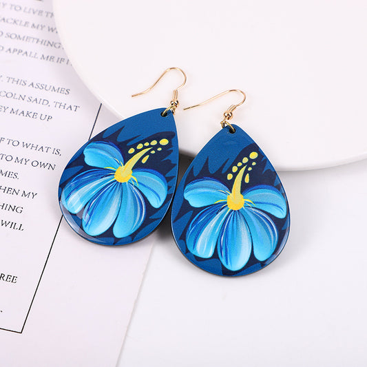 Acrylic earrings with teardrop-shaped flowers